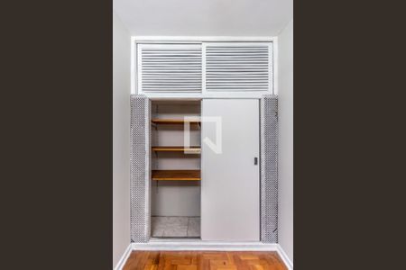 Apartamento à venda com 200m², 3 quartos e 1 vaga Apartamento à venda com 200m², 3 quartos e 1 vagaQuarto de serviço