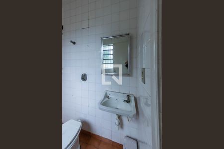 Casa à venda com 225m², 4 quartos e 2 vagas Casa à venda com 225m², 4 quartos e 2 vagasBanheiro de Serviço