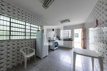 Casa à venda com 225m², 4 quartos e 2 vagas Casa à venda com 225m², 4 quartos e 2 vagasCozinha