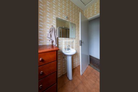 Casa à venda com 225m², 4 quartos e 2 vagas Casa à venda com 225m², 4 quartos e 2 vagasBanheiro