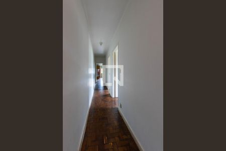 Casa à venda com 225m², 4 quartos e 2 vagas Casa à venda com 225m², 4 quartos e 2 vagasCorredor