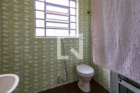 Casa à venda com 225m², 4 quartos e 2 vagas Casa à venda com 225m², 4 quartos e 2 vagasSuíte banheiro