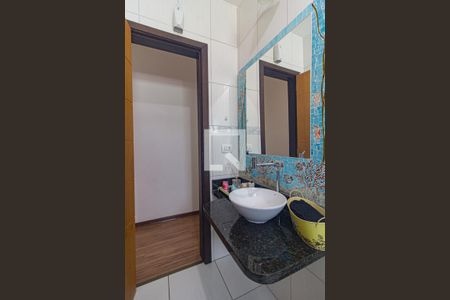 Casa para alugar com 234m², 3 quartos e 5 vagasBanheiro Social