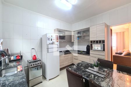 Casa para alugar com 120m², 2 quartos e 2 vagasCozinha 