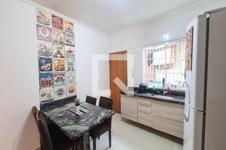 Casa para alugar com 120m², 2 quartos e 2 vagasCozinha 