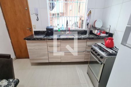 Casa para alugar com 120m², 2 quartos e 2 vagasCozinha 