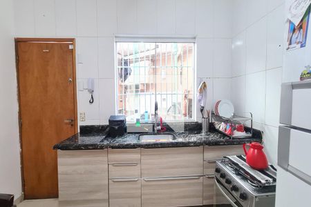 Casa para alugar com 120m², 2 quartos e 2 vagasCozinha 