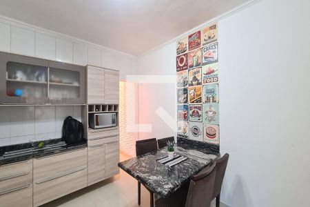 Casa para alugar com 120m², 2 quartos e 2 vagasCozinha 