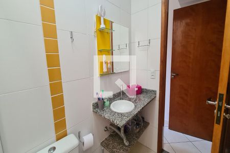Casa para alugar com 120m², 2 quartos e 2 vagasBanheiro 
