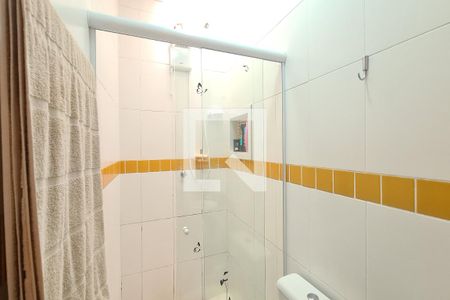 Suíte banheiro  de casa à venda com 2 quartos, 120m² em Vila Ivone, São Paulo