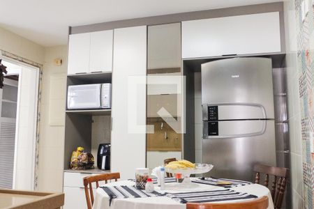 Apartamento para alugar com 300m², 3 quartos e 2 vagas Apartamento para alugar com 300m², 3 quartos e 2 vagasCozinha