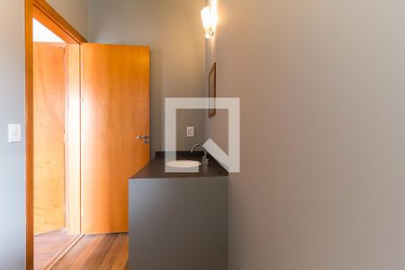 Casa de condomínio para alugar com 423m², 4 quartos e 4 vagas Casa de condomínio para alugar com 423m², 4 quartos e 4 vagasBanheiro da Suíte 3