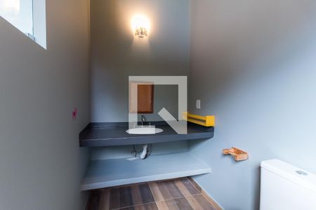 Casa de condomínio para alugar com 423m², 4 quartos e 4 vagas Casa de condomínio para alugar com 423m², 4 quartos e 4 vagasBanheiro da Suíte 2