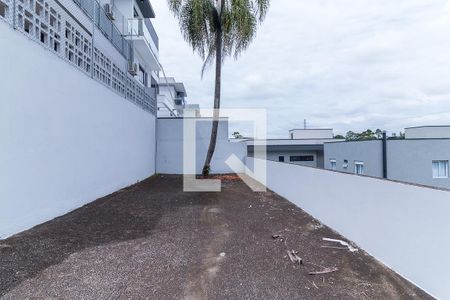 Casa de condomínio para alugar com 423m², 4 quartos e 4 vagas Casa de condomínio para alugar com 423m², 4 quartos e 4 vagasQuintal dos Fundos
