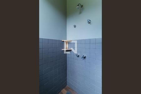 Casa de condomínio para alugar com 423m², 4 quartos e 4 vagas Casa de condomínio para alugar com 423m², 4 quartos e 4 vagasBanheiro da Suíte 3