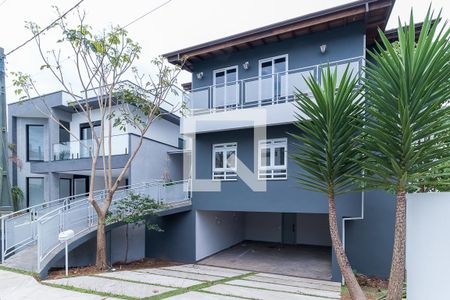 Casa de condomínio para alugar com 423m², 4 quartos e 4 vagas Casa de condomínio para alugar com 423m², 4 quartos e 4 vagasFachada