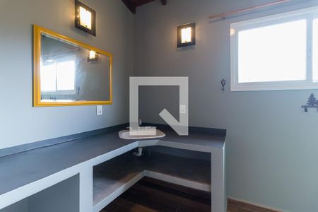 Casa de condomínio para alugar com 423m², 4 quartos e 4 vagas Casa de condomínio para alugar com 423m², 4 quartos e 4 vagasBanheiro da Suíte 1