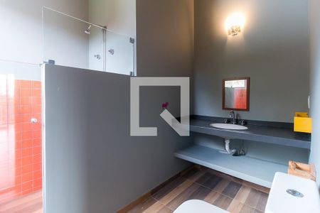 Casa de condomínio para alugar com 423m², 4 quartos e 4 vagas Casa de condomínio para alugar com 423m², 4 quartos e 4 vagasBanheiro da Suíte 2