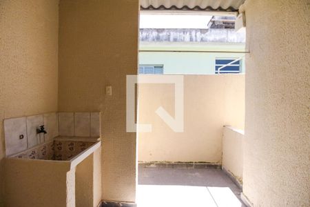 Casa para alugar com 60m², 2 quartos e 1 vagaÁrea de Serviço