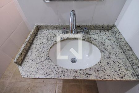 Banheiro de casa para alugar com 1 quarto, 50m² em Vila Ema, São Paulo