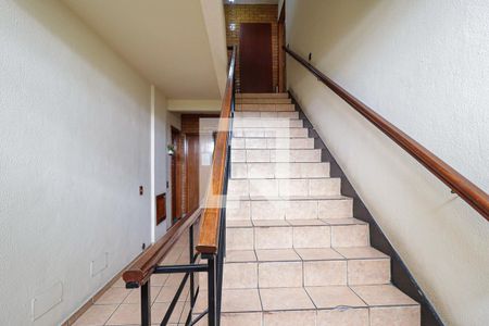 Apartamento para alugar com 51m², 2 quartos e 1 vaga Apartamento para alugar com 51m², 2 quartos e 1 vagaEscada