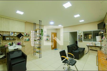 Casa à venda com 429m², 5 quartos e 4 vagas Casa à venda com 429m², 5 quartos e 4 vagasSalão