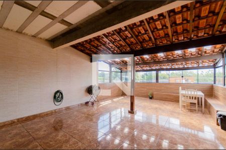 Casa à venda com 429m², 5 quartos e 4 vagas Casa à venda com 429m², 5 quartos e 4 vagasVaranda