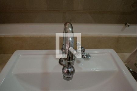 Casa de condomínio para alugar com 420m², 5 quartos e 4 vagasBanheiro Social