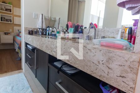 Apartamento à venda com 220m², 3 quartos e 4 vagasBanheiro da Suíte