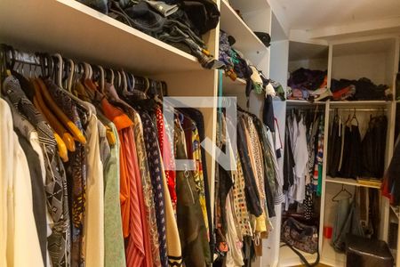 Apartamento à venda com 220m², 3 quartos e 4 vagasCloset
