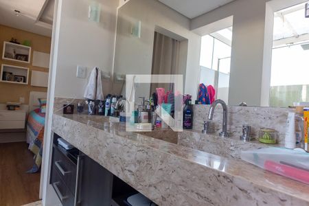 Apartamento à venda com 220m², 3 quartos e 4 vagasBanheiro da Suíte