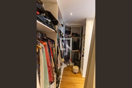 Apartamento à venda com 220m², 3 quartos e 4 vagasCloset