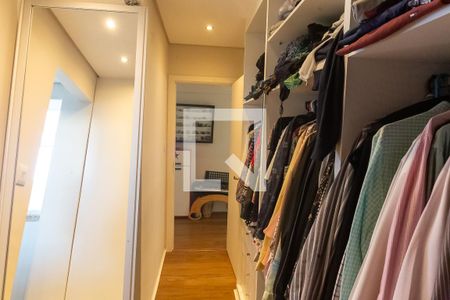 Apartamento à venda com 220m², 3 quartos e 4 vagasCloset