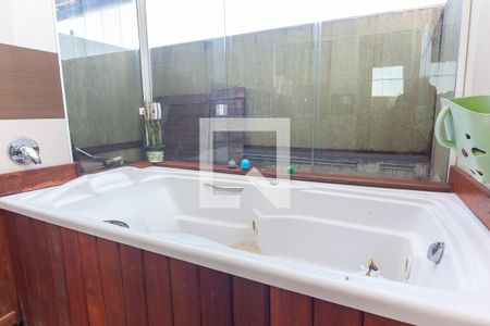 Apartamento à venda com 220m², 3 quartos e 4 vagasBanheiro da Suíte