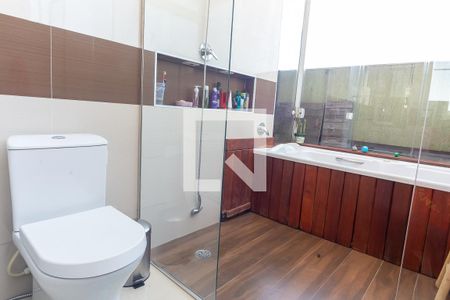 Apartamento à venda com 220m², 3 quartos e 4 vagasBanheiro da Suíte