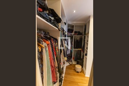 Apartamento à venda com 220m², 3 quartos e 4 vagasCloset