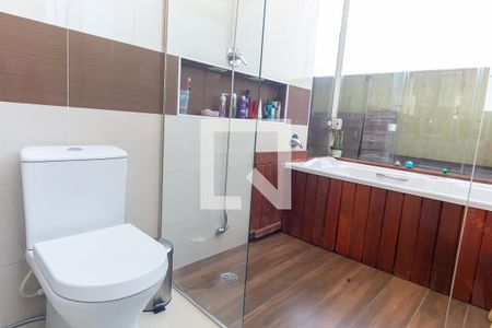 Apartamento à venda com 220m², 3 quartos e 4 vagasBanheiro da Suíte