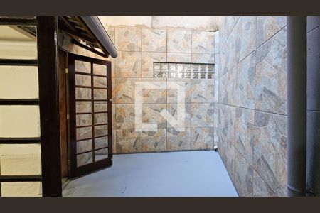 Casa de condomínio à venda com 93m², 3 quartos e 2 vagasQuintal