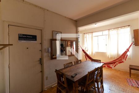 Apartamento à venda com 110m², 3 quartos e sem vaga Apartamento à venda com 110m², 3 quartos e sem vagaSalas