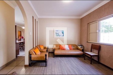 Sala 2 de casa à venda com 4 quartos, 200m² em Vila Ermelinda, Belo Horizonte