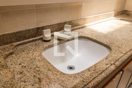 Casa à venda com 480m², 4 quartos e 6 vagasBanheiro da Suíte 3