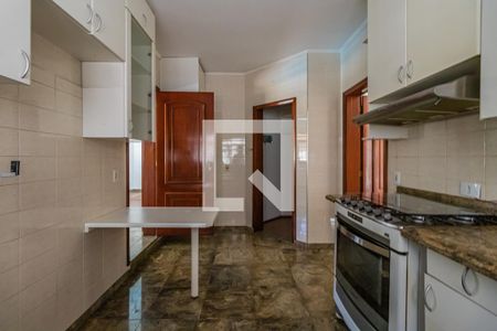 Casa à venda com 480m², 4 quartos e 6 vagasCozinha