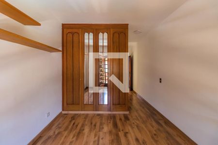 Casa à venda com 480m², 4 quartos e 6 vagasSuíte 2