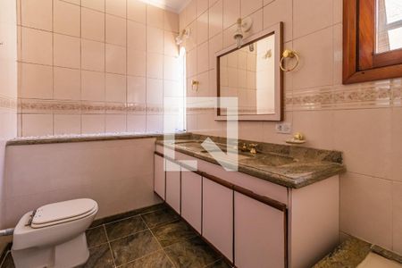 Casa à venda com 480m², 4 quartos e 6 vagasBanheiro da Suíte 4