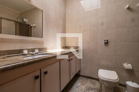 Casa à venda com 480m², 4 quartos e 6 vagasBanheiro da Suíte 3