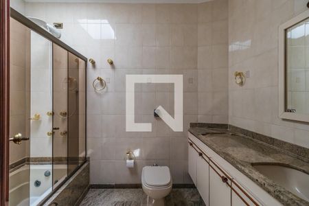 Casa à venda com 480m², 4 quartos e 6 vagasBanheiro da Suíte 2