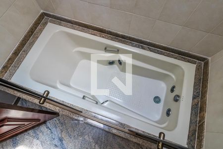 Casa à venda com 480m², 4 quartos e 6 vagasBanheiro da Suíte 2