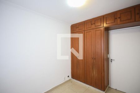 Quarto 1 de apartamento para alugar com 2 quartos, 57m² em Vila Pirajussara, São Paulo