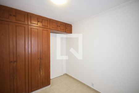 Quarto 1 de apartamento para alugar com 2 quartos, 57m² em Vila Pirajussara, São Paulo