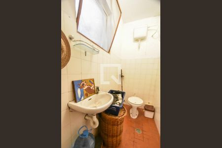 Casa à venda com 300m², 3 quartos e 2 vagasBanheiro de Serviços